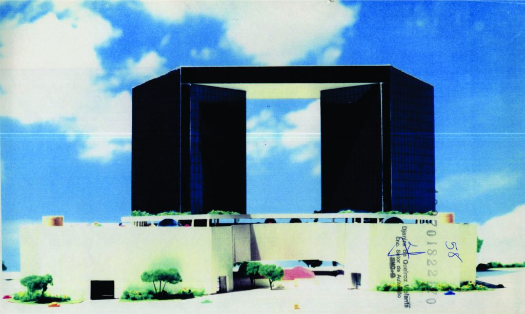 Fig. 7 e 8. Situação proposta em 2000. Observar a escala e a posição da casa bandeirista em relação à implantação das torres de escritórios e do centro de compras (fonte: processo 1997-0.182.217-0).