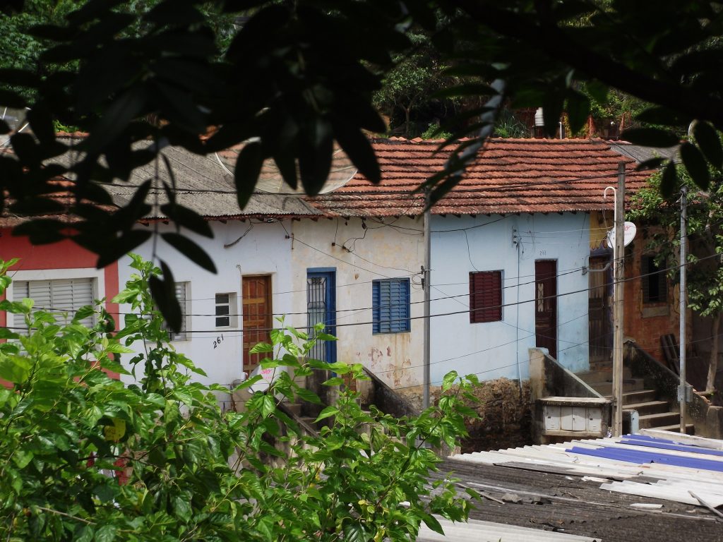 Figura 14: Casas de Gato Preto ocupadas por famílias que foram vinculadas à Cia. Brasileira de Cimento Portland Perus. Fonte: Acervo da autora(2016).