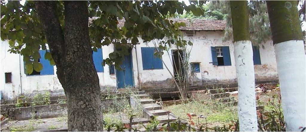 Figura 9: Renque de casas na Rua dos Coqueiros, demolidas após 2004. Fonte: Acervo da autora(2003).
